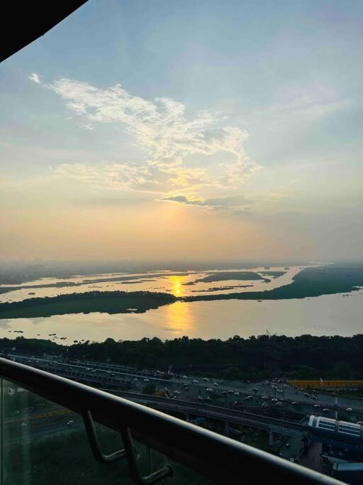 נוידה Cloud Stay@41St Floor מראה חיצוני תמונה